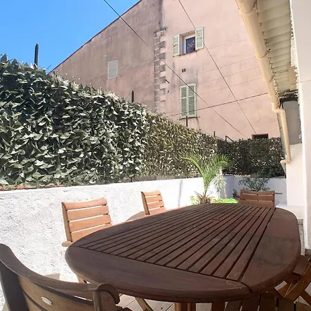 Renovated 100m Townhouse In The Heart Of The Old Town Of Antibes