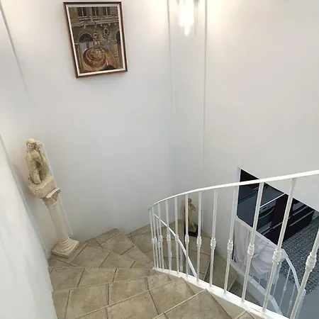 Renovated 100m Townhouse In The Heart Of The Old Town Of Ferienhaus *
