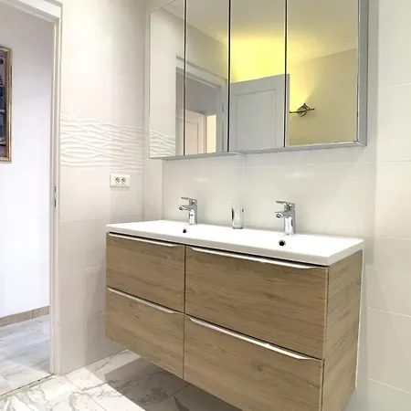 Ferienhaus Renovated 100m Townhouse In The Heart Of The Old Town Of Antibes