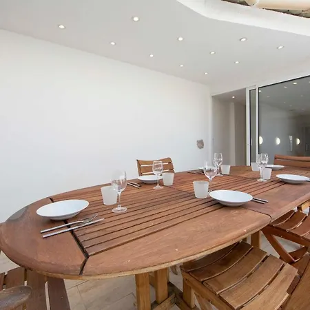Renovated 100m Townhouse In The Heart Of The Old Town Of