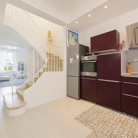 Ferienhaus Renovated 100m Townhouse In The Heart Of The Old Town Of *