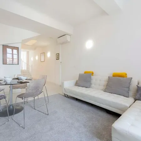 Ferienhaus Renovated 100m Townhouse In The Heart Of The Old Town Of