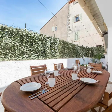 Renovated 100m Townhouse In The Heart Of The Old Town Of * Antibes