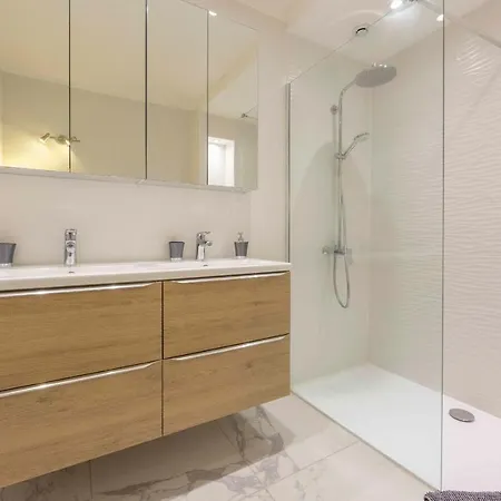 Renovated 100m Townhouse In The Heart Of The Old Town Of Antibes
