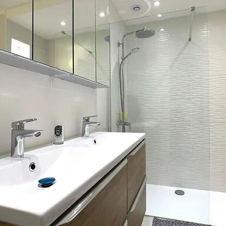 Renovated 100m Townhouse In The Heart Of The Old Town Of * Антиб
