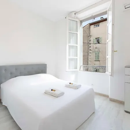 Renovated 100m Townhouse In The Heart Of The Old Town Of Дом отдыха Антиб