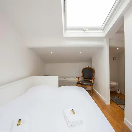 Renovated 100m Townhouse In The Heart Of The Old Town Of * Антиб